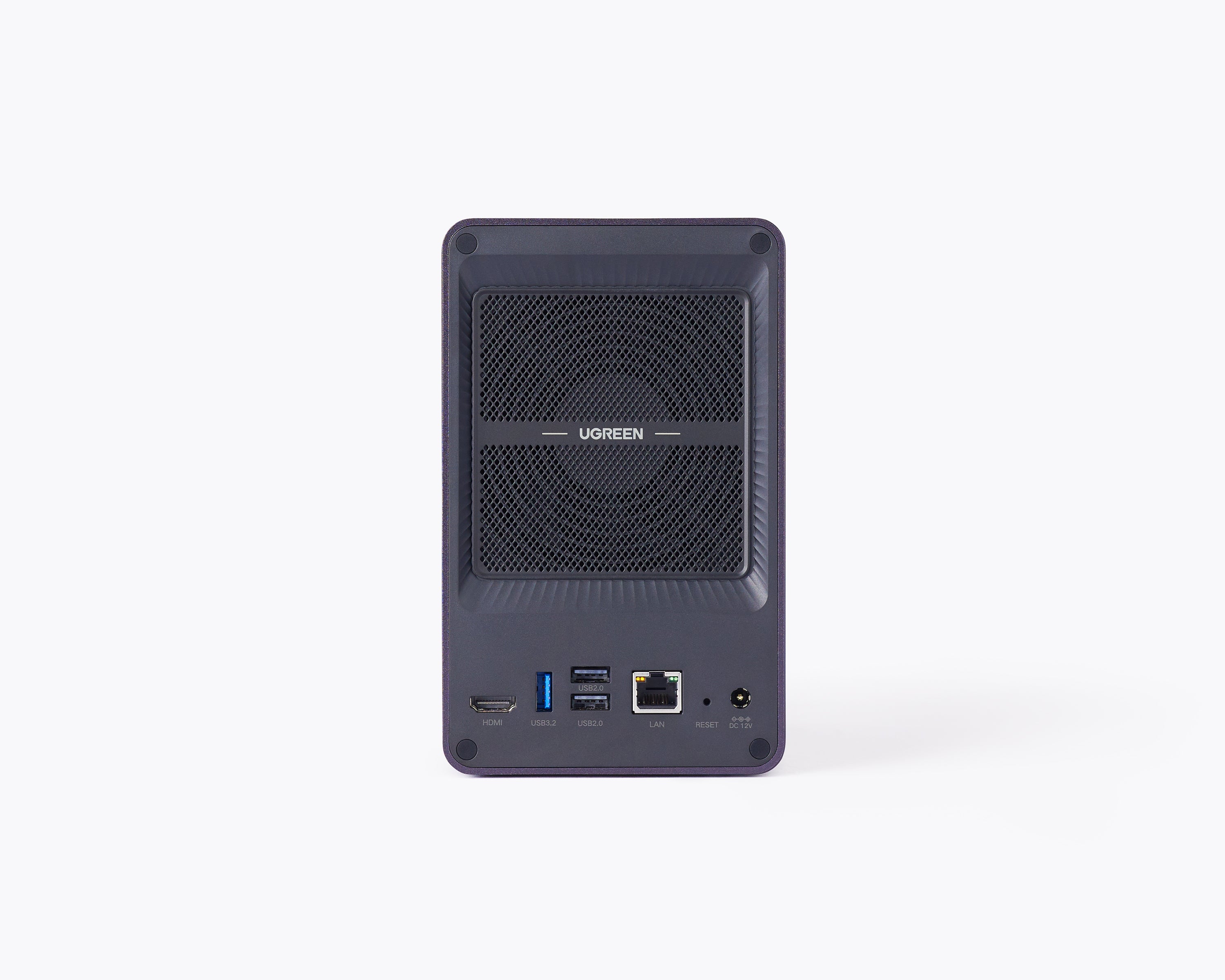 UGREEN 2ベイNAS には磁気メッシュダストカバーを装備しており、ほこりやペットの毛を効果的にブロックし、取り付け・取り外しも簡単です。